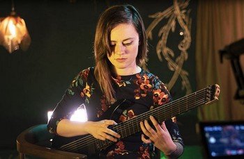 JamPlay – Sarah Longfield : Modern Extended Range Guitar