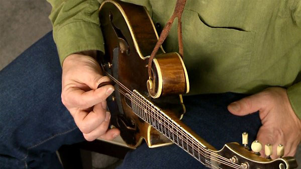 Lynda – Mandolin Lessons with Mike Marshall: 1 Fundamentals