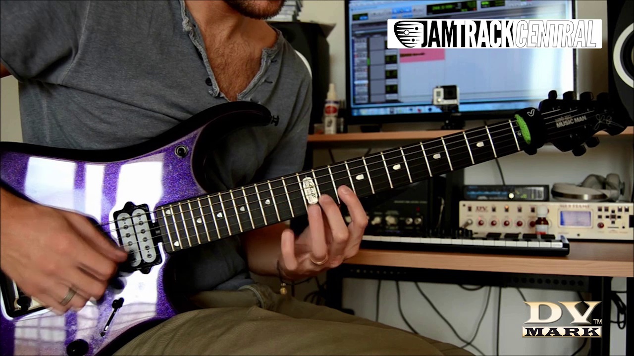 Jam Track Central: 20 II-V-I Fusion Licks with Luca Mantovanelli